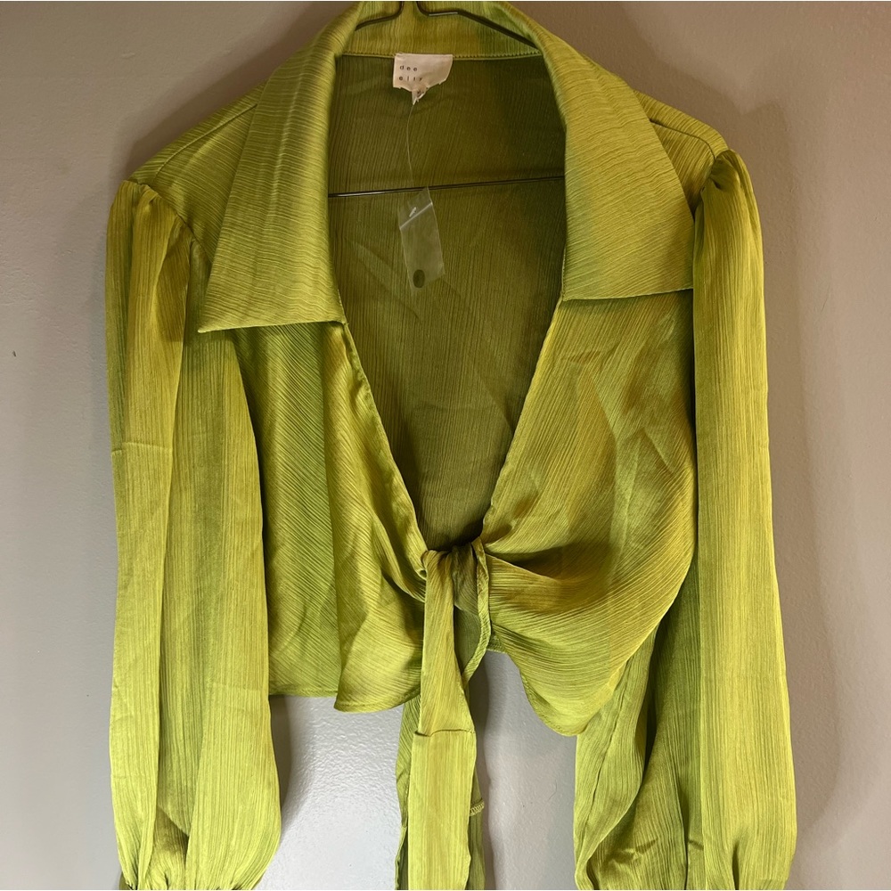 Dee Elly medium green cropped top! - Picture 3 of 3